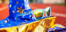 Load image into Gallery viewer, goodr OG Sunglasses - Sunbathing With Wizards
